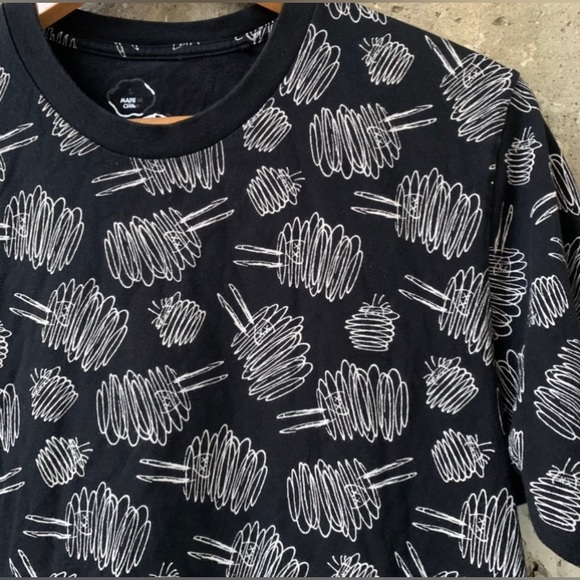 Rare Uniqlo Kaws X Peanuts Snoopy Dust All Over Print Black Shirt Large - Picture 2 of 2